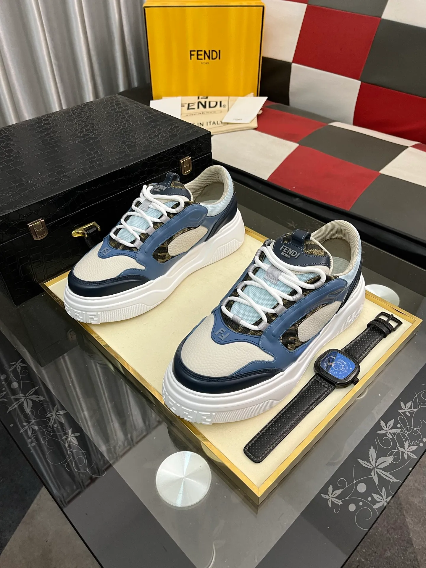 Men's Men's Shoes 💰680⌚️⌚️(Higher version) [Fendi] Fendi's latest casual shoes for men! Available at counters simultaneously! A one-to-one replica of the original. Made entirely of imported top-grain calfskin, the interior is made of top-grain water-dyed cowhide, and the original factory-supplied rubber outsole. Leading new fashion concepts. Matching code: 38-44. 45 can be customized and non-returnable!